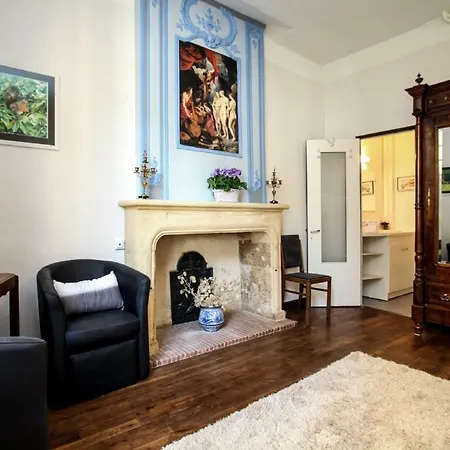 In Luxury Rentals, Medieval Center - Maison Labrousse Apartment Sarlat-la-Caneda