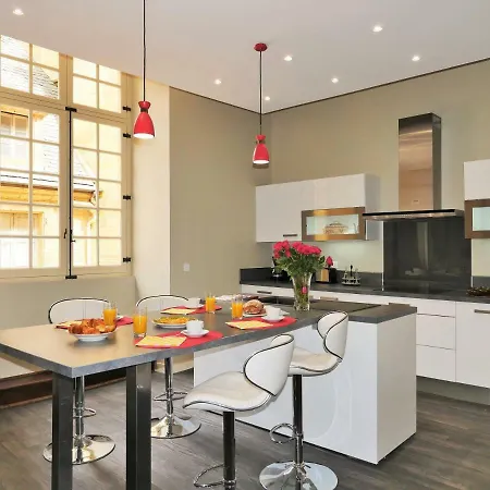In Luxury Rentals, Medieval Center - Maison Labrousse