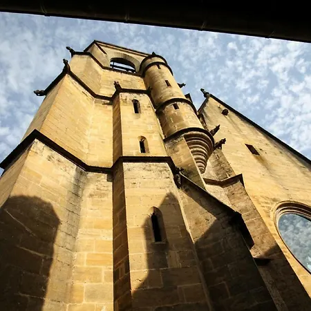 In Luxury Rentals, Medieval Center - Maison Labrousse * Sarlat-la-Caneda