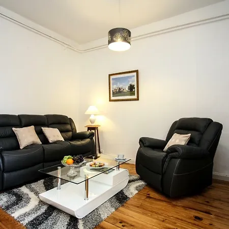 In Luxury Rentals, Medieval Center - Maison Labrousse Apartment