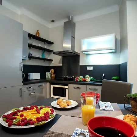 In Luxury Rentals, Medieval Center - Maison Labrousse Sarlat-la-Caneda