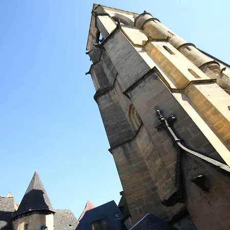 In Luxury Rentals, Medieval Center - Maison Labrousse * Sarlat-la-Caneda