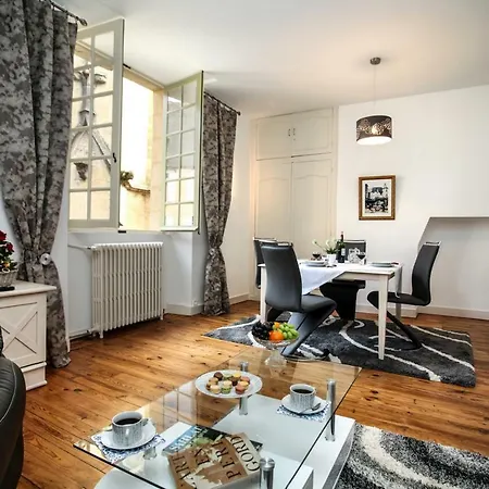 Apartment In Luxury Rentals, Medieval Center - Maison Labrousse Sarlat-la-Caneda