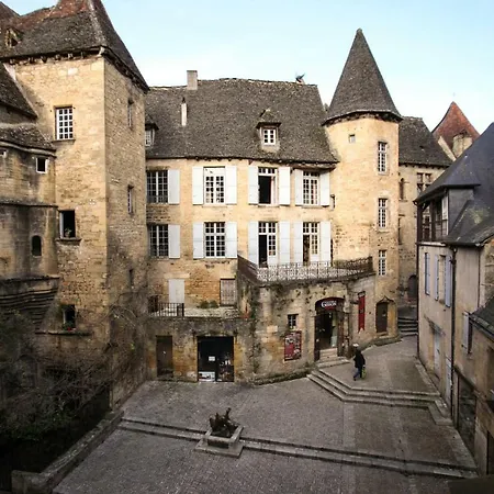 In Luxury Rentals, Medieval Center - Maison Labrousse * Sarlat-la-Caneda