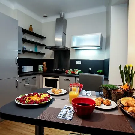 Apartment In Luxury Rentals, Medieval Center - Maison Labrousse